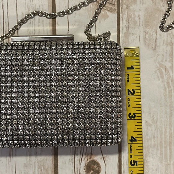Express Signs Silver Bling Chain Link Crossbody Clutch - Picture 7 of 13